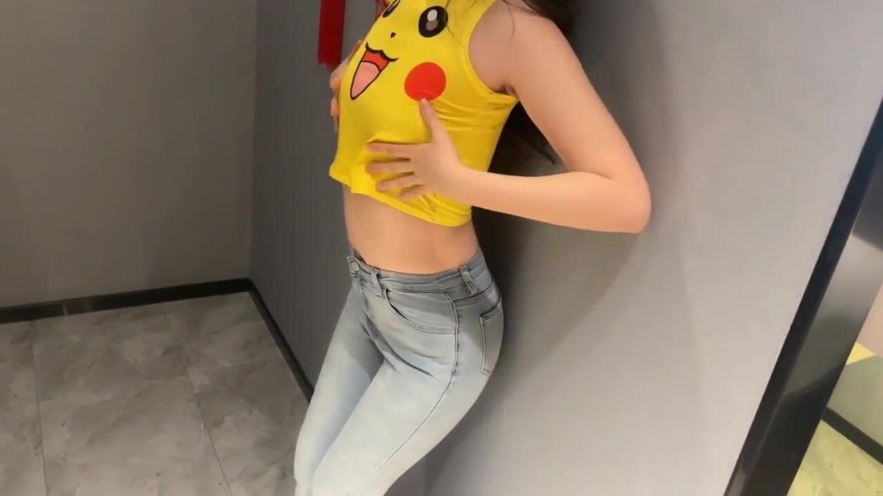 反差小骚货手机遥控 整整一天跳蛋都没电了 下体特写超嫩 超极品女神 玲珑身段有钱人的玩物