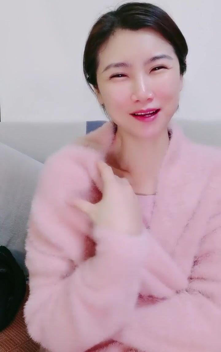 -新人！超美御姐！这个屌爆了！刚下海的御姐，颜值抗打，鸡巴毛卡喉咙骚小姨吖